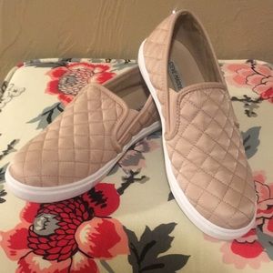 Steve Madden Ecentrcq slip on sneakers in blush